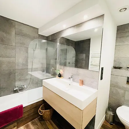 Large 2 Bedrooms Flat With Terrace And Oarking * لوكسمبورغ