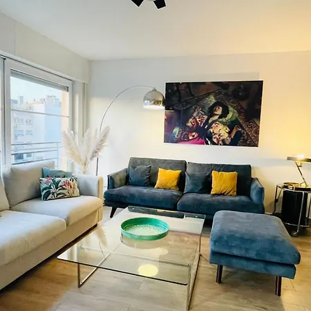 شقة Large 2 Bedrooms Flat With Terrace And Oarking *