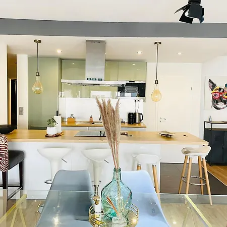 Large 2 Bedrooms Flat With Terrace And Oarking * Luksemburg