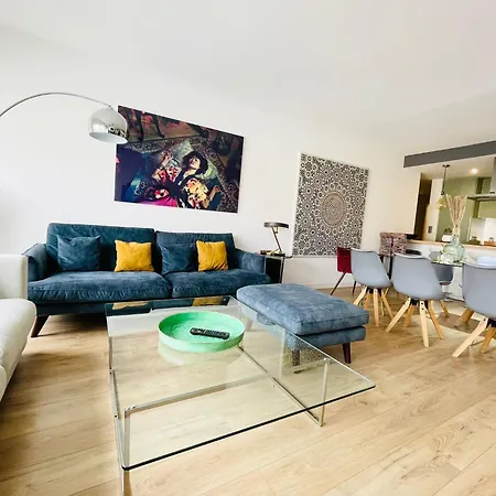 Large 2 Bedrooms Flat With Terrace And Oarking * Luksemburg