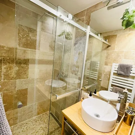 Large 2 Bedrooms Flat With Terrace And Oarking Luxemburg