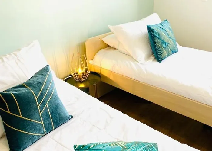 Large 2 Bedrooms Flat With Terrace And Oarking *