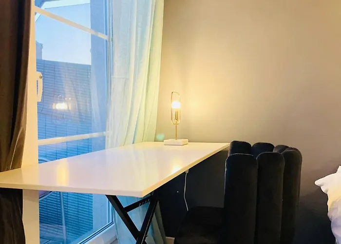 Large 2 Bedrooms Flat With Terrace And Oarking アパート