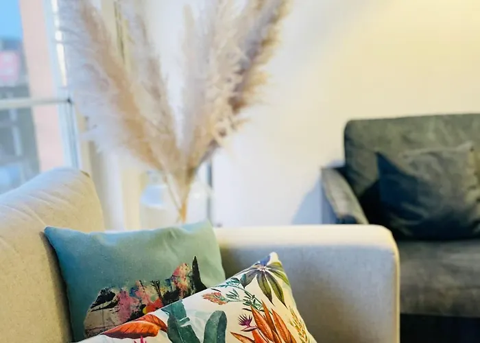 Large 2 Bedrooms Flat With Terrace And Oarking *