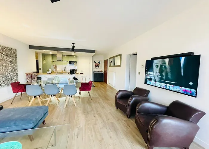 Large 2 Bedrooms Flat With Terrace And Oarking