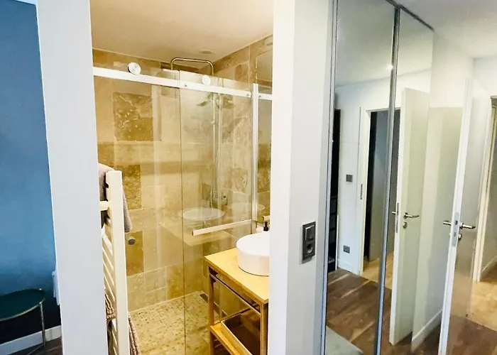 Large 2 Bedrooms Flat With Terrace And Oarking