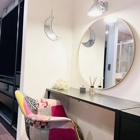 Apartment Large 2 Bedrooms Flat With Terrace And Oarking