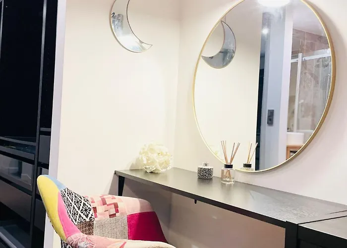 Apartment Large 2 Bedrooms Flat With Terrace And Oarking